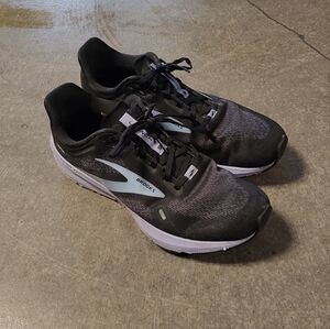 Women's Brooks size 12